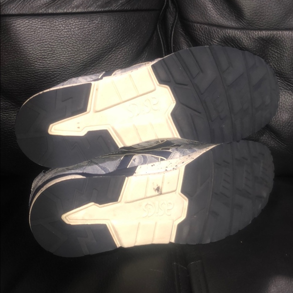 Shoes - Picture 4 of 4